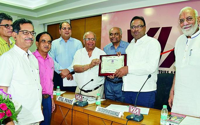 Industries will not have any problem with electricity: Chandrasekhar Bavankule | उद्योगांना विजेची अडचण जाणार नाही : चंद्रशेखर बावनकुळे Industries will not have any problem with electricity: Chandrasekhar Bavankule | उद्योगांना विजेची अडचण जाणार नाही : चंद्रशेखर बावनकुळे