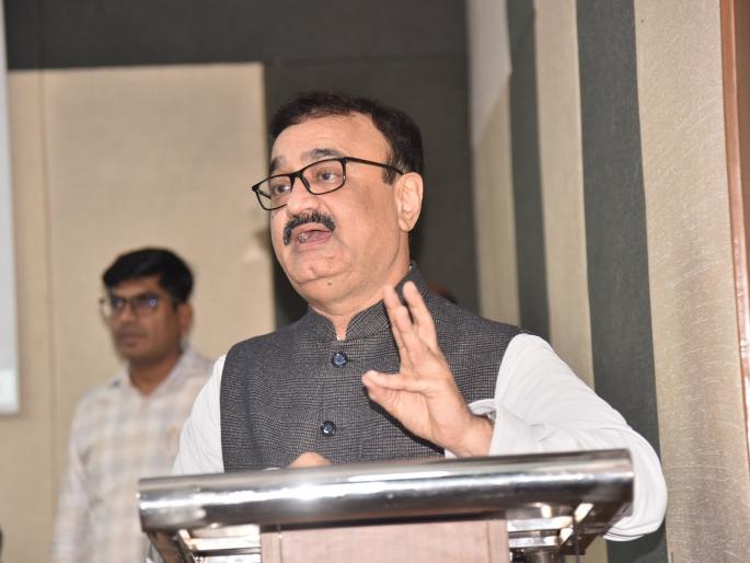 Illegal encroachments in the Red Zone must be removed, Divisional Commissioner Dr. Pulkundwar gave instructions to Kolhapur Municipal Corporation | रेडझोनमधील बेकायदेशीर अतिक्रमणे काढलीच पाहिजेत, विभागीय आयुक्त डॉ. पुलकुंडवार कडाडले  Illegal encroachments in the Red Zone must be removed, Divisional Commissioner Dr. Pulkundwar gave instructions to Kolhapur Municipal Corporation | रेडझोनमधील बेकायदेशीर अतिक्रमणे काढलीच पाहिजेत, विभागीय आयुक्त डॉ. पुलकुंडवार कडाडले