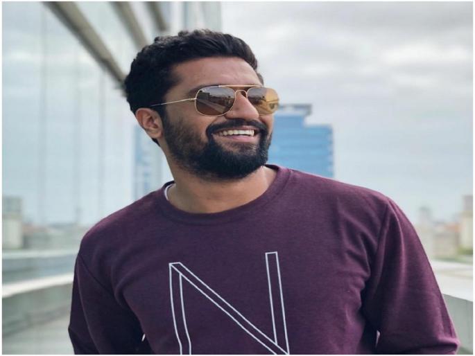 Flirt working with 'Uri' actor Vicky Kaushal girl; Video viral! | ‘उरी’ अभिनेता विकी कौशल मुलीसोबत करतोय फ्लर्ट; व्हिडीओ व्हायरल! Flirt working with 'Uri' actor Vicky Kaushal girl; Video viral! | ‘उरी’ अभिनेता विकी कौशल मुलीसोबत करतोय फ्लर्ट; व्हिडीओ व्हायरल!