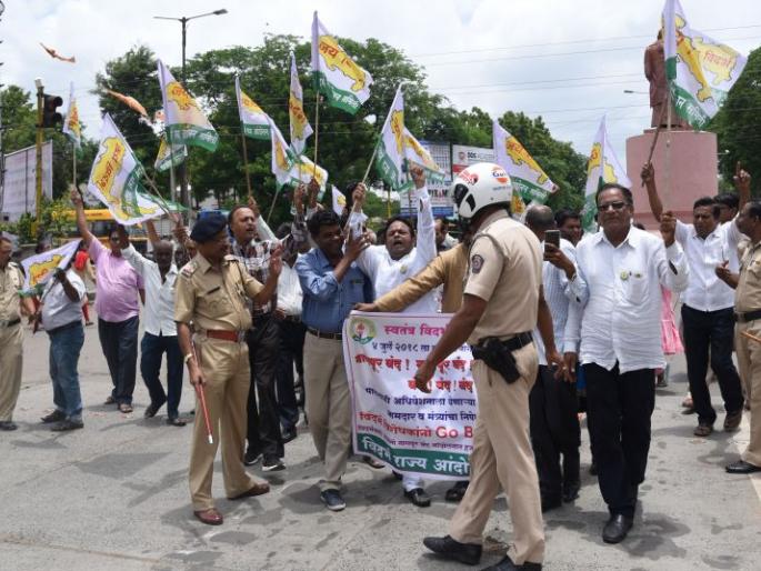 The arrest of 500 people who had raised the voice of Vidarbha | विदर्भाचा आवाज बुलंद करणाऱ्या ५०० जणांना अटक The arrest of 500 people who had raised the voice of Vidarbha | विदर्भाचा आवाज बुलंद करणाऱ्या ५०० जणांना अटक