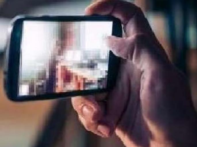 He made videos of private moments with his wife to get permission for second marriage, husband arrested | दुसऱ्या लग्नाची परवानगी द्यावी म्हणून पत्नीसोबतचे खासगी क्षणाचे व्हिडीओ केले, पतीस अटक He made videos of private moments with his wife to get permission for second marriage, husband arrested | दुसऱ्या लग्नाची परवानगी द्यावी म्हणून पत्नीसोबतचे खासगी क्षणाचे व्हिडीओ केले, पतीस अटक