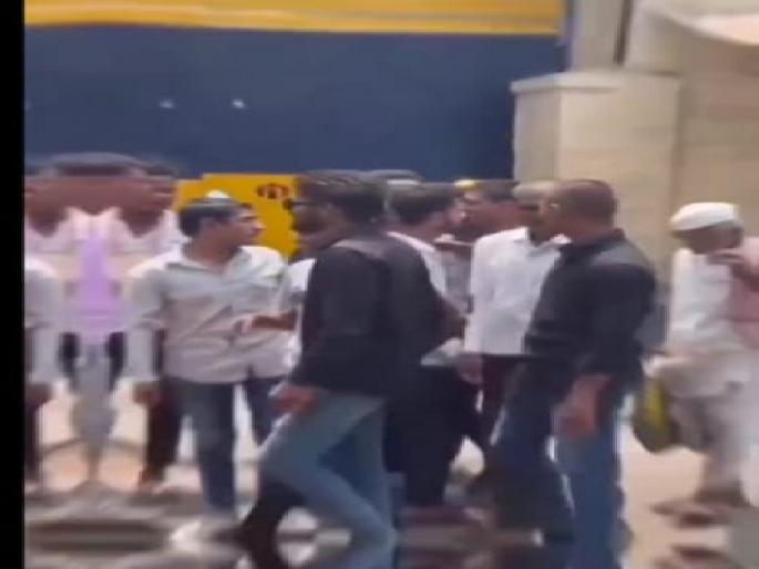 Procession of released criminals; Crime against eight people in Kolhapur, four arrested | जेलमधून सुटलेल्या गुन्हेगाराची मिरवणूक; कोल्हापुरात आठ जणांवर गुन्हा, चौघांना अटक Procession of released criminals; Crime against eight people in Kolhapur, four arrested | जेलमधून सुटलेल्या गुन्हेगाराची मिरवणूक; कोल्हापुरात आठ जणांवर गुन्हा, चौघांना अटक