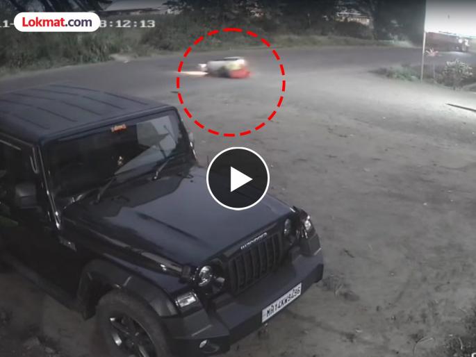 pune news video Leopard hits motorcycle on Nagar-Kalyan highway; farmer seriously injured | Video : बिबट्याची दहशत..! नगर-कल्याण महामार्गावर बिबट्याची मोटरसायकलला धडक; शेतकरी गंभीर जखमी pune news video Leopard hits motorcycle on Nagar-Kalyan highway; farmer seriously injured | Video : बिबट्याची दहशत..! नगर-कल्याण महामार्गावर बिबट्याची मोटरसायकलला धडक; शेतकरी गंभीर जखमी