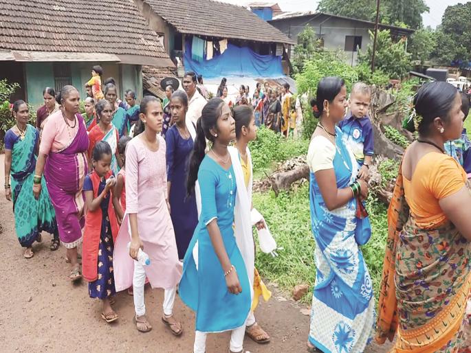 Controversy over playing garba dance, The incident took place in Burundi in Dapoli taluka | रत्नागिरी: बुरोंडीत गरबा नृत्य खेळण्यावरून वाद, दापोलीच्या प्रांताधिकाऱ्यांमुळे मोठा वाद टळला Controversy over playing garba dance, The incident took place in Burundi in Dapoli taluka | रत्नागिरी: बुरोंडीत गरबा नृत्य खेळण्यावरून वाद, दापोलीच्या प्रांताधिकाऱ्यांमुळे मोठा वाद टळला