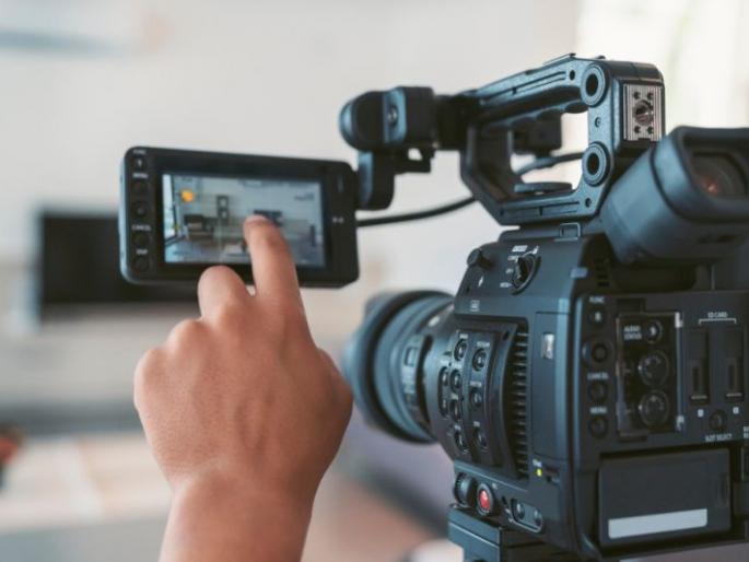 Pornographic videography made by piercing a plywood partition in a rented room! | भाड्याच्या खोलीतील प्लायवूड पार्टिशनला छिद्र पाडून केली अश्लील व्हिडीओग्राफी!  Pornographic videography made by piercing a plywood partition in a rented room! | भाड्याच्या खोलीतील प्लायवूड पार्टिशनला छिद्र पाडून केली अश्लील व्हिडीओग्राफी!