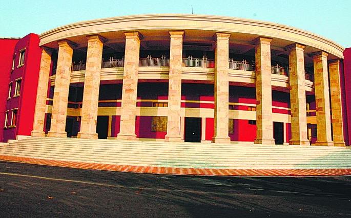 Neglect of maintenance of Vidhan Bhavan | विधानभवनाच्या देखभालीकडे दुर्लक्ष