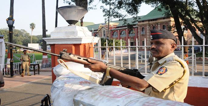 Government's negligence to the police facilities posted in the session | अधिवेशनात तैनात पोलिसांच्या सोईसुविधांकडे सरकारचे दुर्लक्ष Government's negligence to the police facilities posted in the session | अधिवेशनात तैनात पोलिसांच्या सोईसुविधांकडे सरकारचे दुर्लक्ष