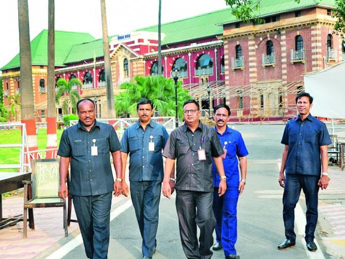 Vidhan Bhavan is In possession of the security | नागपूर विधानभवन सुरक्षा रक्षकांच्या ताब्यात
