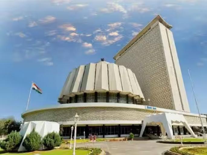 The government's performance in the session was overshadowed by the activities outside the House. | सभागृहाबाहेरच्या कारनाम्यांनी सरकारची अधिवेशनातील कामगिरी झाकोळली! The government's performance in the session was overshadowed by the activities outside the House. | सभागृहाबाहेरच्या कारनाम्यांनी सरकारची अधिवेशनातील कामगिरी झाकोळली!