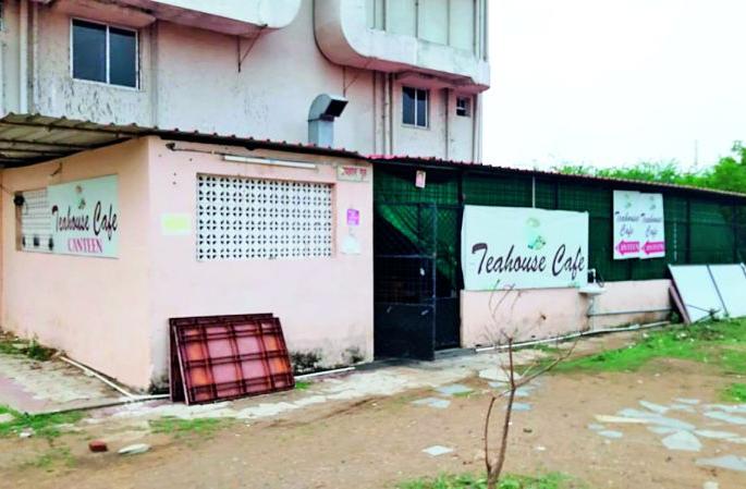 Nagpur University: The coffee in the examination Bhavan 'Kadu' | नागपूर विद्यापीठ : परीक्षा भवनातील कॉफी ‘कडू’