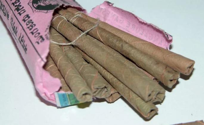 Center suspends health warning on wholesale packing of VD bundles | विडी बंडलच्या होलसेल पॅकिंगवरील ‘हेल्थ वॉर्निंग’ला केंद्राची स्थगिती Center suspends health warning on wholesale packing of VD bundles | विडी बंडलच्या होलसेल पॅकिंगवरील ‘हेल्थ वॉर्निंग’ला केंद्राची स्थगिती