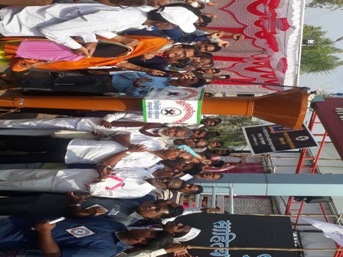 The beginning of the rebellion of the Revolution of the revolution | क्रांतीची मशाल पेटवीत विद्रोही साहित्य संमेलनाला सुरुवात The beginning of the rebellion of the Revolution of the revolution | क्रांतीची मशाल पेटवीत विद्रोही साहित्य संमेलनाला सुरुवात