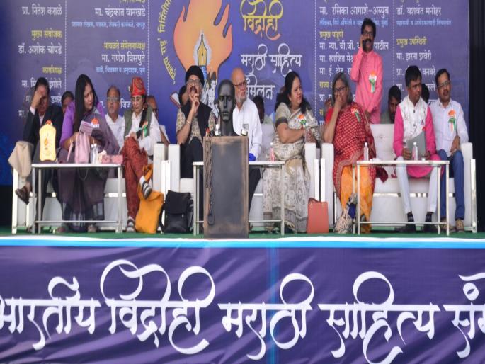 Ideological Riot of Color Literary in Shanti Bhoomi; Bugle of rebels too Sahitya Samelan Wardha | शांतीभूमीत रंगलीय साहित्यिकांची वैचारिक दंगल; विद्रोहींचाही वाजता बिगूल Ideological Riot of Color Literary in Shanti Bhoomi; Bugle of rebels too Sahitya Samelan Wardha | शांतीभूमीत रंगलीय साहित्यिकांची वैचारिक दंगल; विद्रोहींचाही वाजता बिगूल