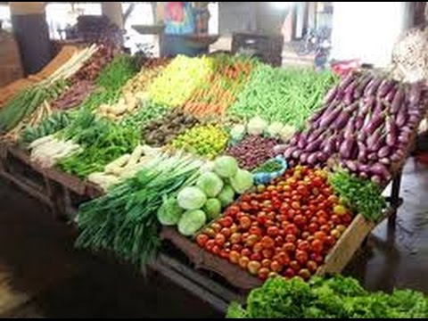 Variety of vegetable prices; in akola city | भाजीपाल्याच्या दरात प्रचंड तफावत; शेतकरी, ग्राहकांची लूट : अडते, व्यापाऱ्यांची चांदी Variety of vegetable prices; in akola city | भाजीपाल्याच्या दरात प्रचंड तफावत; शेतकरी, ग्राहकांची लूट : अडते, व्यापाऱ्यांची चांदी