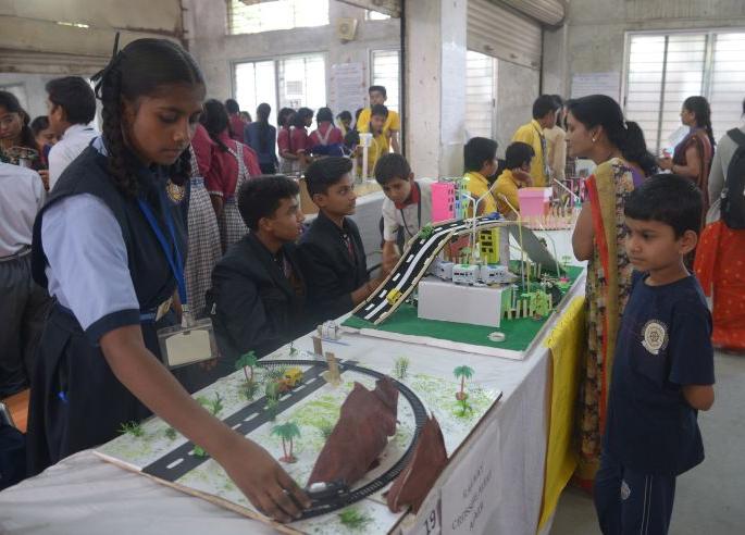 The smart city should be the most advanced but biodiversity | अत्याधुनिक पण जैवविविधतापूर्ण असावी स्मार्ट सिटी The smart city should be the most advanced but biodiversity | अत्याधुनिक पण जैवविविधतापूर्ण असावी स्मार्ट सिटी