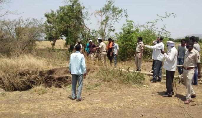 Releasing a leopard from a well | विहिरीत पडलेल्या बिबट्याची सुटका Releasing a leopard from a well | विहिरीत पडलेल्या बिबट्याची सुटका