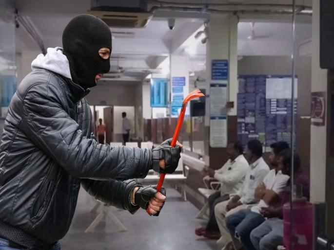 58 kg gold, 8 crore cash stolen; Robbery at SBI bank Karnatak, Maharashtra-Karnataka police search for thieves | ५८ किलो सोने, ८ कोटी रोकड चोरीला; SBI बँकेत दरोडा, महाराष्ट्र-कर्नाटक पोलिसांकडून चोरांचा शोध 58 kg gold, 8 crore cash stolen; Robbery at SBI bank Karnatak, Maharashtra-Karnataka police search for thieves | ५८ किलो सोने, ८ कोटी रोकड चोरीला; SBI बँकेत दरोडा, महाराष्ट्र-कर्नाटक पोलिसांकडून चोरांचा शोध