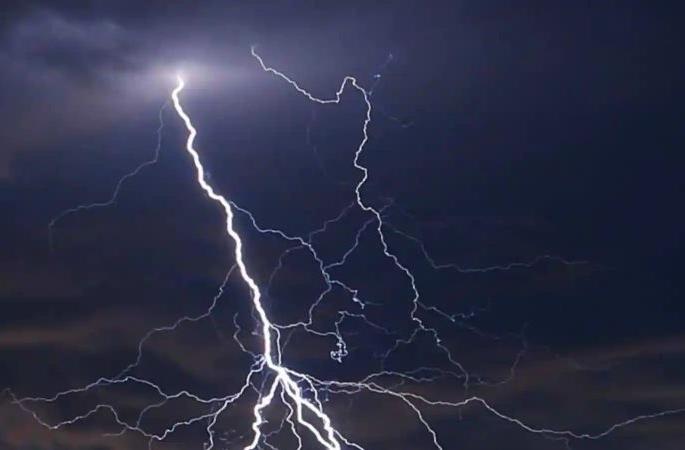 'Alert' of lightning can be received 10 minutes before through 'satellite' | ‘सॅटेलाइट’च्या माध्यमातून १० मिनिटांअगोदर मिळू शकणार वीज कोसळण्याचा ‘अलर्ट’ 'Alert' of lightning can be received 10 minutes before through 'satellite' | ‘सॅटेलाइट’च्या माध्यमातून १० मिनिटांअगोदर मिळू शकणार वीज कोसळण्याचा ‘अलर्ट’