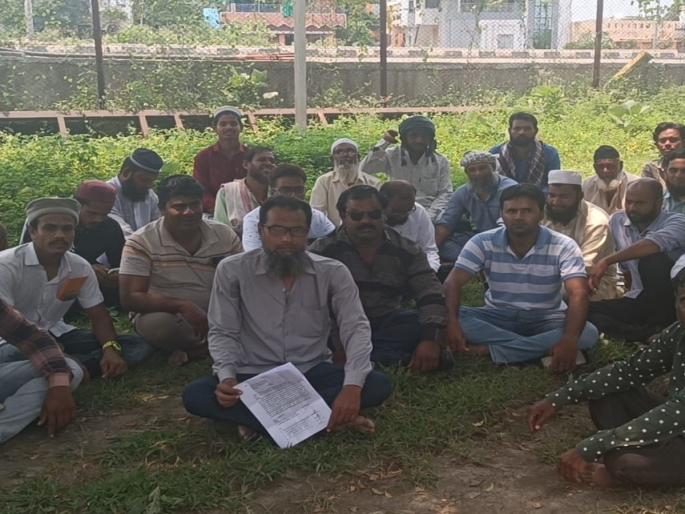 Electricity problem unbearable, angry customers at the General Distribution Office | वीज समस्या असह्य, संतप्त ग्राहकांचा महावितरण कार्यालयावर ठिय्या Electricity problem unbearable, angry customers at the General Distribution Office | वीज समस्या असह्य, संतप्त ग्राहकांचा महावितरण कार्यालयावर ठिय्या