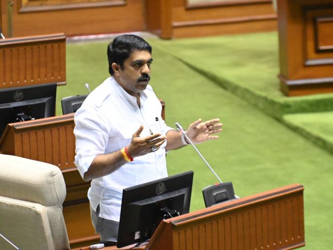 govt open with minutes of flow authority meeting said vijai sardesai | प्रवाह प्राधिकरण बैठकीच्या इतिवृत्ताने सरकार उघडे; विजय सरदेसाई यांची जोरदार टीका govt open with minutes of flow authority meeting said vijai sardesai | प्रवाह प्राधिकरण बैठकीच्या इतिवृत्ताने सरकार उघडे; विजय सरदेसाई यांची जोरदार टीका