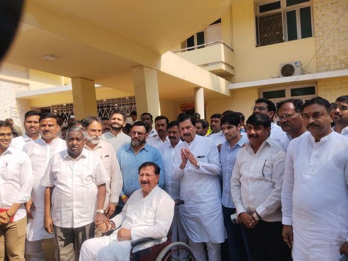 Akluj should change the politics of Maharashtra; Shekap MLC Jayant Patil meet Vijay Singh Mohite Patil | अकलूजने महाराष्ट्राच्या राजकारणाला कलाटणी द्यावी; शेकापचे जयंत पाटील म्हणाले... Akluj should change the politics of Maharashtra; Shekap MLC Jayant Patil meet Vijay Singh Mohite Patil | अकलूजने महाराष्ट्राच्या राजकारणाला कलाटणी द्यावी; शेकापचे जयंत पाटील म्हणाले...