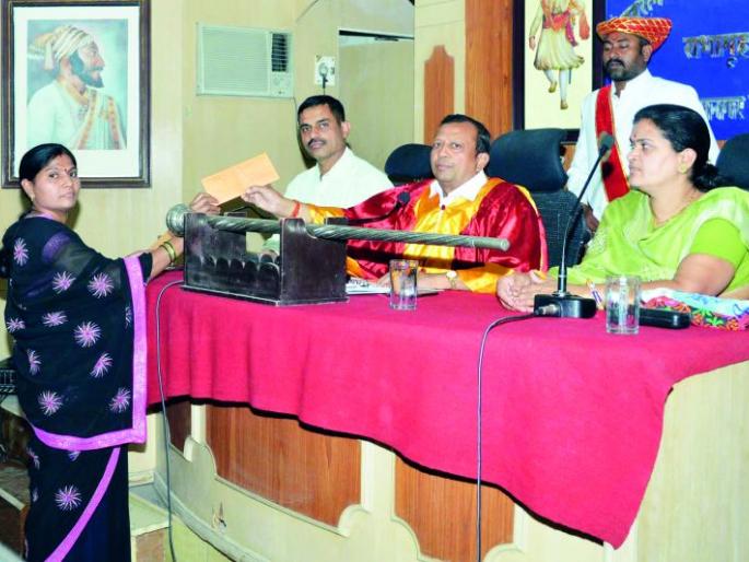 Akola: Ten new faces in the standing committee of municipal corporation! | अकोला : महापालिकेच्या स्थायी समितीत दहा नवीन चेहरे! Akola: Ten new faces in the standing committee of municipal corporation! | अकोला : महापालिकेच्या स्थायी समितीत दहा नवीन चेहरे!