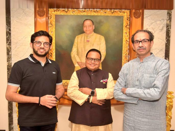 shiv sena uddhav thackeray and aaditya thackeray meets lokmat editorial board chairman vijay darda | बाळासाहेब ठाकरे यांच्या स्मारकात त्यांचा पुतळा नसेल; उद्धव ठाकरे यांची माहिती