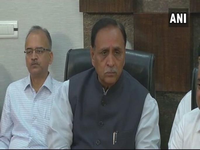 VAT in Gujarat decreased by 4 percent, petrol and diesel became cheaper | गुजरातमध्ये इंधनावरील व्हॅट 4 टक्क्यांनी घटवला, पेट्रोल-डिझेल जवळपास 3 रुपयांनी स्वस्त