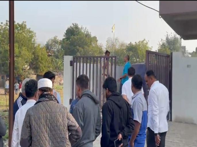 Firing at the house of an independent candidate in Jalgaon City Constituency  | जळगाव शहर मतदारसंघातील अपक्ष उमेदवाराच्या घरावर गोळीबार  Firing at the house of an independent candidate in Jalgaon City Constituency  | जळगाव शहर मतदारसंघातील अपक्ष उमेदवाराच्या घरावर गोळीबार