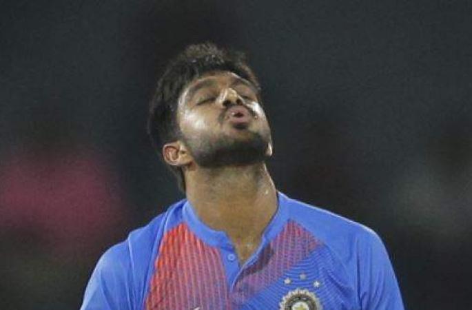 Breaking: ICC World Cup 2019; after Dhawan and Bhuvi third shock to India, Vijay Shankar suffered injuries | Breaking : ICC World Cup 2019; धवन, भुवीनंतर भारताला तिसरा धक्का, विजय शंकरलाही झाली दुखापत