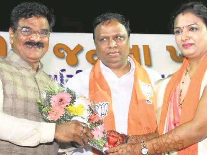 Shiv Sena's campaign by BJP won by one lakh votes, only 1104 votes for Shiv Sena candidate | शिवसेना मंत्र्यांनी प्रचार केलेल्या भाजपा उमेदवाराचा 1 लाख मताधिक्क्याने विजय, शिवसेनेच्या उमेदवाराला फक्त 1104 मतं Shiv Sena's campaign by BJP won by one lakh votes, only 1104 votes for Shiv Sena candidate | शिवसेना मंत्र्यांनी प्रचार केलेल्या भाजपा उमेदवाराचा 1 लाख मताधिक्क्याने विजय, शिवसेनेच्या उमेदवाराला फक्त 1104 मतं