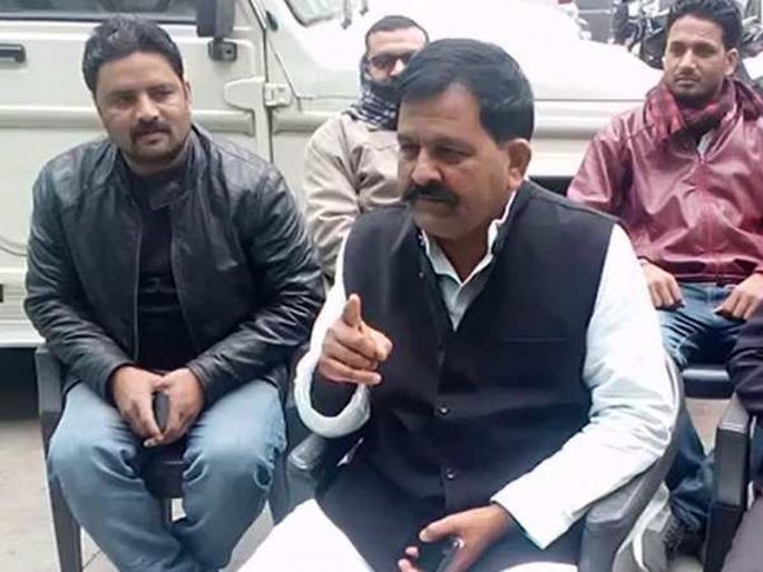 BSP leader vijay yadav announce for head cut BJP MLA Sadhna Singh | भाजपा आमदार साधना सिंह यांचा शिरच्छेद करणाऱ्यास 50 लाखांचे बक्षीस