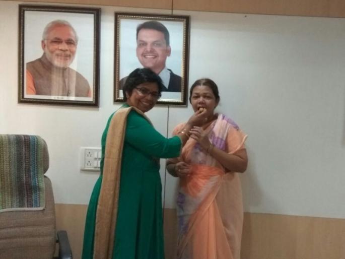 Women commission gets Mithali Kamblea fraud | दिराकडून फसवणूक झालेल्या मिताली कांबळेना महिला आयोगाने मिळवून दिला न्याय Women commission gets Mithali Kamblea fraud | दिराकडून फसवणूक झालेल्या मिताली कांबळेना महिला आयोगाने मिळवून दिला न्याय