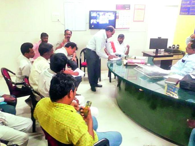 Buldana: Girdha to start supply of electricity to the water supply scheme! | बुलडाणा : पाणी पुरवठा योजनेचा वीज पुरवठा सुरू करण्यासाठी घेराव! Buldana: Girdha to start supply of electricity to the water supply scheme! | बुलडाणा : पाणी पुरवठा योजनेचा वीज पुरवठा सुरू करण्यासाठी घेराव!