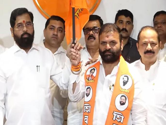 Nashik Lok Sabha Constituency - Uddhav Thackeray faction leader Vijay Karanjkar joins CM Eknath Shinde's Shiv Sena | उद्धव ठाकरेंना मोठा धक्का, नाशिकमध्ये खिंडार; एकनाथ शिंदेंच्या शिवसेनेची ताकद वाढली Nashik Lok Sabha Constituency - Uddhav Thackeray faction leader Vijay Karanjkar joins CM Eknath Shinde's Shiv Sena | उद्धव ठाकरेंना मोठा धक्का, नाशिकमध्ये खिंडार; एकनाथ शिंदेंच्या शिवसेनेची ताकद वाढली