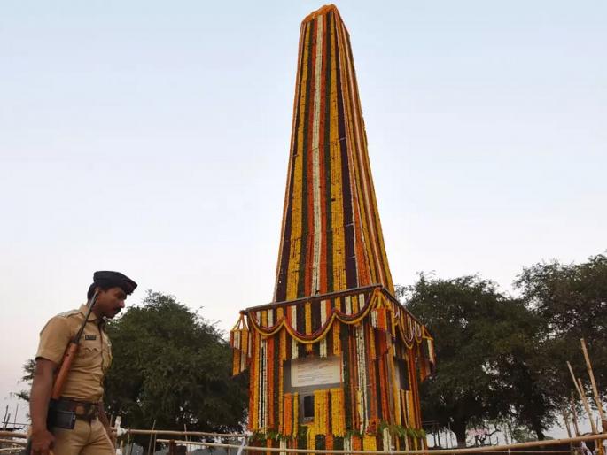 koregaon bhima 7 units of SRPF have been deployed in Vijayastambh area for tight security | Koregaon Bhima | विजयस्तंभ परिसरात कडेकोट बंदोबस्त SRPF च्या ७ तुकड्या तैनात koregaon bhima 7 units of SRPF have been deployed in Vijayastambh area for tight security | Koregaon Bhima | विजयस्तंभ परिसरात कडेकोट बंदोबस्त SRPF च्या ७ तुकड्या तैनात