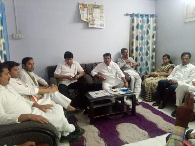 Chief Minister betrayed drought-stricken people - Vijay Vadeettywar | मुख्यमंत्र्यांनी दुष्काळग्रस्तांच्या तोंडाला पाने पुसली - विजय वडेट्टीवार Chief Minister betrayed drought-stricken people - Vijay Vadeettywar | मुख्यमंत्र्यांनी दुष्काळग्रस्तांच्या तोंडाला पाने पुसली - विजय वडेट्टीवार