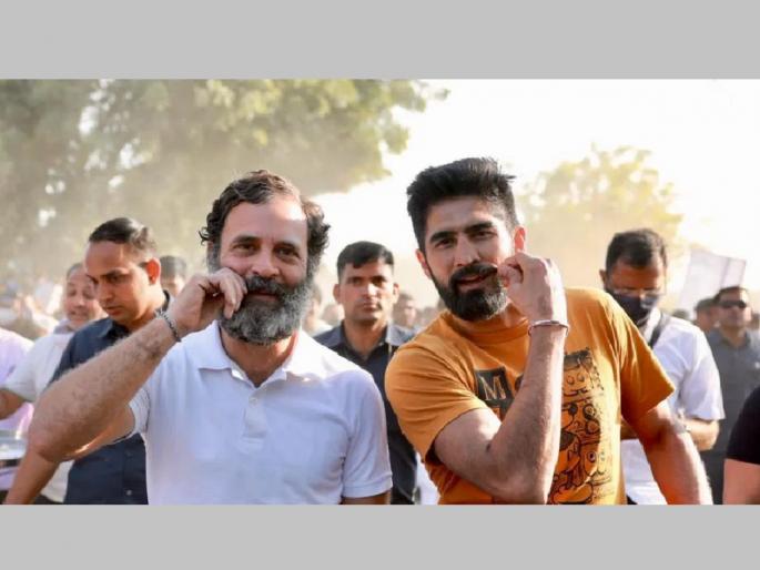 Rahul Gandhi | Bharat jodo Yatra | Boxer Vijender Singh join Rahul Gandhi in Bharat Jodo Yatra | बॉक्सर विजेंदर आणि राहुल गांधींचा ‘वखरा स्वॅग’, भारत जोडो यात्रेत आले एकत्र