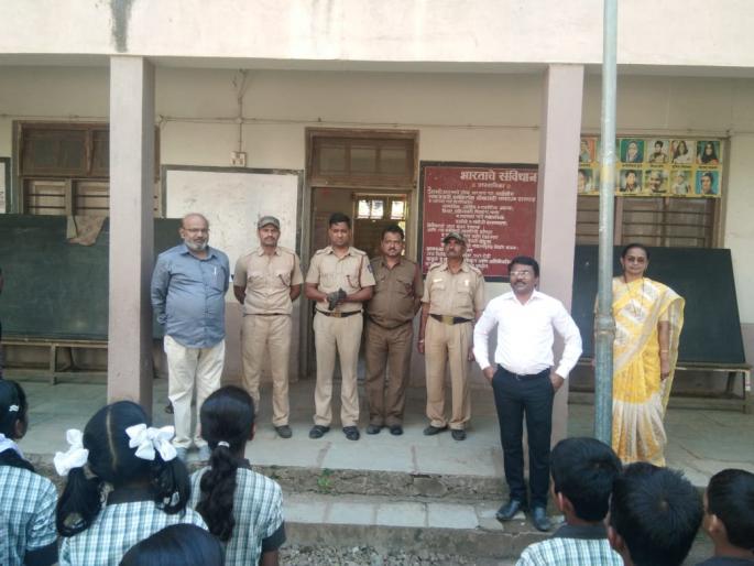 Student revealed ghostly, dove trapped in kite rope rescued | विद्यार्थ्यांनी दाखविली भूतदया, पतंगाच्या दोरीत अडकलेल्या कबुतराची झाली सुटका