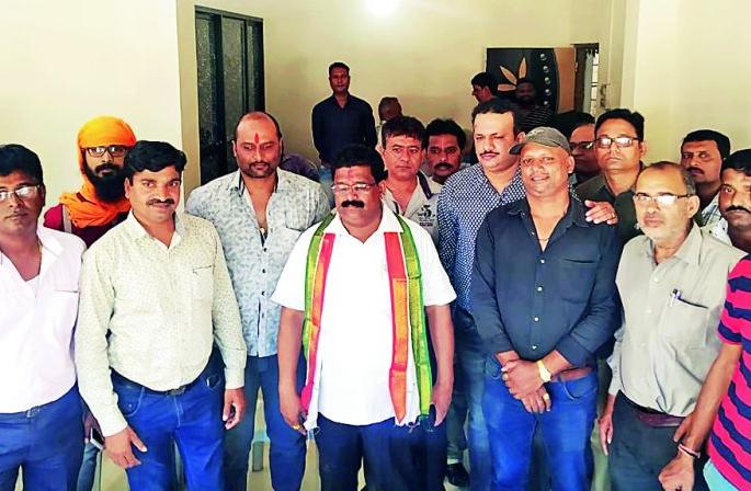 Maharashtra Assembly Election 2019 : Fight for Traders to solve problems: Vikas Thakre | Maharashtra Assembly Election 2019 : व्यापाऱ्यांच्या समस्या सोडविण्यासाठी लढणार : विकास ठाकरे Maharashtra Assembly Election 2019 : Fight for Traders to solve problems: Vikas Thakre | Maharashtra Assembly Election 2019 : व्यापाऱ्यांच्या समस्या सोडविण्यासाठी लढणार : विकास ठाकरे