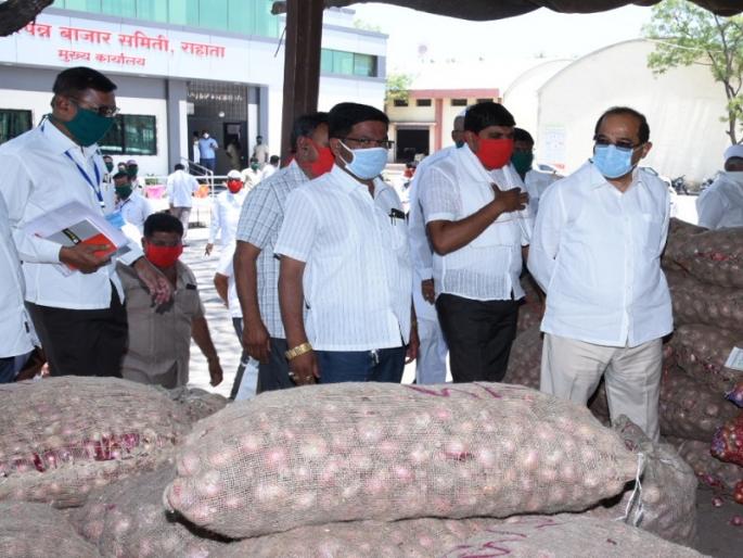 Government marketing system fails in lockdown: Radhakrishna Vikhe | लॉकडाऊनमध्ये सरकारची पणन व्यवस्था अपयशी : राधाकृष्ण विखे Government marketing system fails in lockdown: Radhakrishna Vikhe | लॉकडाऊनमध्ये सरकारची पणन व्यवस्था अपयशी : राधाकृष्ण विखे
