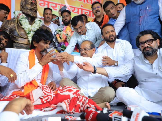 Maratha reservation : The real architect of the historic decision is the Chief Minister says Vikhe | मराठा आरक्षण; ऐतिहासिक निर्णयाचे खरे शिल्पकार मुख्यमंत्रीच : विखे Maratha reservation : The real architect of the historic decision is the Chief Minister says Vikhe | मराठा आरक्षण; ऐतिहासिक निर्णयाचे खरे शिल्पकार मुख्यमंत्रीच : विखे