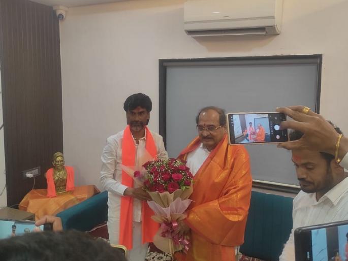 Radhakrishna Vikhe Patil and Manoj Jarange met; What was the topic of discussion? | राधाकृष्ण विखे पाटील व मनोज जरांगे यांची अंतरवालीत भेट; कोणत्या विषयावर चर्चा? Radhakrishna Vikhe Patil and Manoj Jarange met; What was the topic of discussion? | राधाकृष्ण विखे पाटील व मनोज जरांगे यांची अंतरवालीत भेट; कोणत्या विषयावर चर्चा?