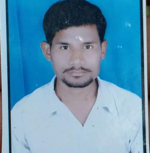 Youth drawn away while immersing Ganesh | गणेश विसर्जन करताना तरुण वाहून गेला Youth drawn away while immersing Ganesh | गणेश विसर्जन करताना तरुण वाहून गेला