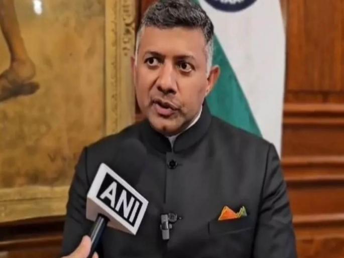 The Indian High Commissioner was prevented from entering the Gurdwara by the mob | भारतीय उच्चायुक्तांना जमावाने गुरुद्वारात जाण्यापासून रोखले The Indian High Commissioner was prevented from entering the Gurdwara by the mob | भारतीय उच्चायुक्तांना जमावाने गुरुद्वारात जाण्यापासून रोखले