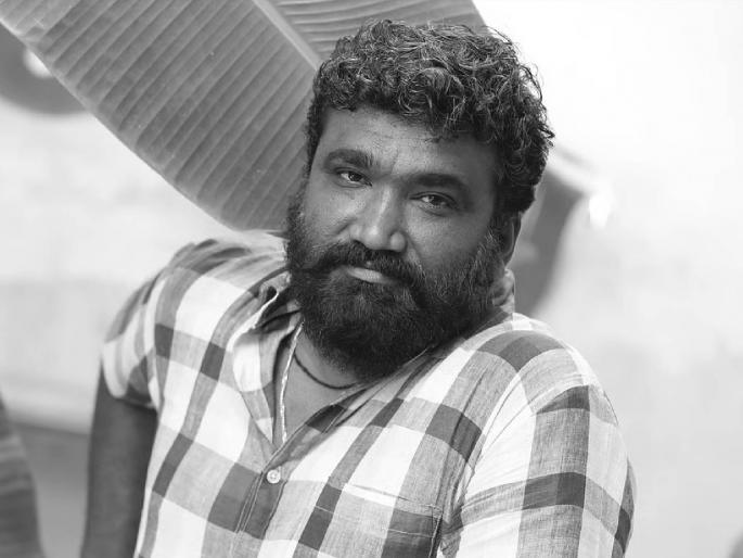 south director vikram sugumaran dies due to cardiac arrest in bus at the age of 47 | प्रसिद्ध दिग्दर्शकाचं कार्डियक अरेस्टने ४७व्या वर्षी निधन, बसमध्येच मृत्यूने गाठलं