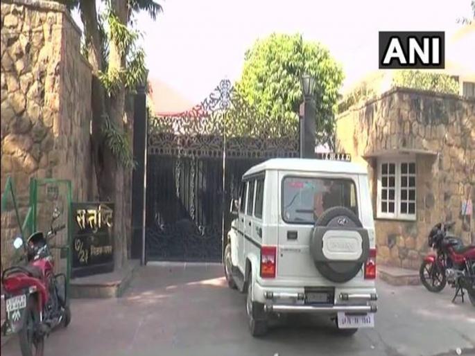 Rotomac Pen owner Vikram Kothari loan default case CBI lodges FIR raids underway in Kanpur | 'रोटोमॅक'च्या विक्रम कोठारींवर गुन्हा दाखल; सीबीआयने घरावर टाकला छापा Rotomac Pen owner Vikram Kothari loan default case CBI lodges FIR raids underway in Kanpur | 'रोटोमॅक'च्या विक्रम कोठारींवर गुन्हा दाखल; सीबीआयने घरावर टाकला छापा
