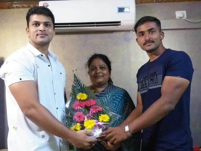 Deputy Tehsildar became the son of a illegal businessman; 'Inspirational struggle story of Baramati's Vikrant ..! | मटका व्यावसायिकाचा मुलगा बनला नायब तहसीलदार;बारामतीच्या'विक्रांतची प्रेरणादायी संघर्षगाथा' Deputy Tehsildar became the son of a illegal businessman; 'Inspirational struggle story of Baramati's Vikrant ..! | मटका व्यावसायिकाचा मुलगा बनला नायब तहसीलदार;बारामतीच्या'विक्रांतची प्रेरणादायी संघर्षगाथा'