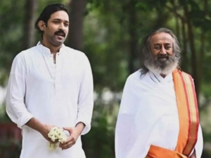 vikrant massey to play sri sri ravi shankar in his biopic white to start shoot in colombia | श्री श्री रविशंकर यांच्या बायोपिकमध्ये दिसणार विक्रांत मेस्सी, 'या' देशात होणार सिनेमाचं शूटिंग