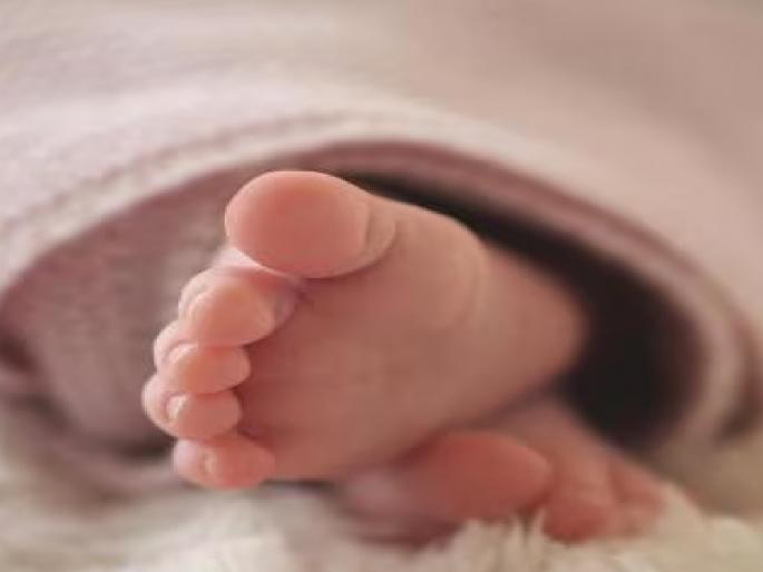 Three arrested from Maharashtra in case of sale of child in Hukkeri taluka of Belgaum | Ratnagiri: दवाखान्यात दाखवूया म्हणून मुलाला घेतले, साडेतीन लाखाला विकले; निवळीतील दोघांना अटक Three arrested from Maharashtra in case of sale of child in Hukkeri taluka of Belgaum | Ratnagiri: दवाखान्यात दाखवूया म्हणून मुलाला घेतले, साडेतीन लाखाला विकले; निवळीतील दोघांना अटक